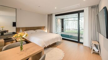 Albescent Pool Villa