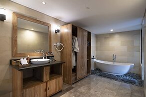 d’Nusa Beach Club and Resort