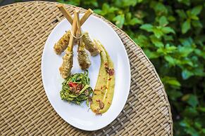 d’Nusa Beach Club and Resort