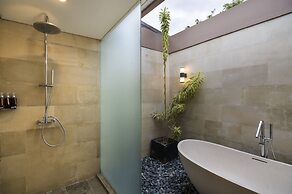 d’Nusa Beach Club and Resort