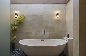 d’Nusa Beach Club and Resort