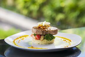 d’Nusa Beach Club and Resort