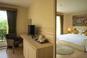 d’Nusa Beach Club and Resort