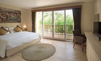 d’Nusa Beach Club and Resort