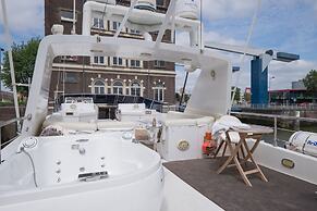 Christina Onassis Yachthotel