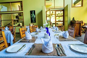 Weru Weru River Lodge