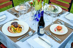 Weru Weru River Lodge