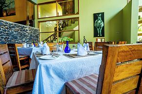 Weru Weru River Lodge