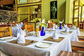 Weru Weru River Lodge