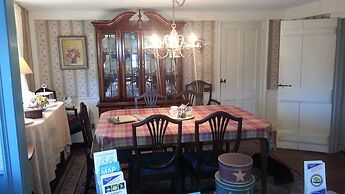 Truman Gillet House Bed & Breakfast