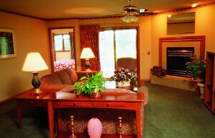 Fairway Inn & Suites
