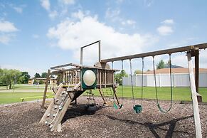 Fairway Inn & Suites