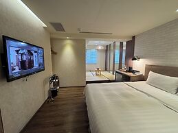 Lan Kwai Fong Garden Hotel