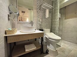 Lan Kwai Fong Garden Hotel