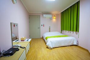 Jeju R Hotel & Guest House - Hostel
