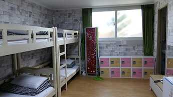 Jeju R Hotel & Guest House - Hostel