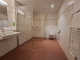 JUFA Hotel Stubenbergsee