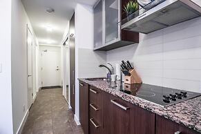 AOC Suites 2 Bedroom Condo, City CN Tower View
