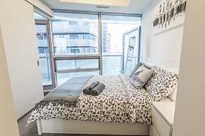 AOC Suites 2 Bedroom Condo, City CN Tower View