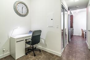 AOC Suites 2 Bedroom Condo, City CN Tower View