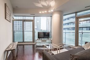 AOC Suites 2 Bedroom Condo, City CN Tower View