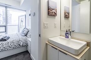 AOC Suites 2 Bedroom Condo, City CN Tower View