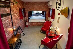 Cabin Sleeps 2 With Pets Welcome