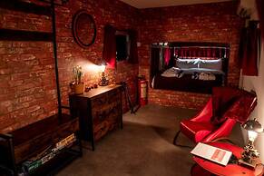Cabin Sleeps 2 With Pets Welcome
