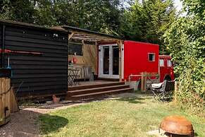 Cabin Sleeps 2 With Pets Welcome