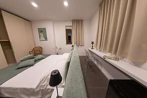 Hotel River