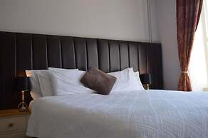 The Ilchester Arms Hotel