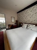 The Ilchester Arms Hotel