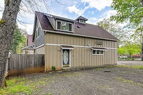 Near Oregon Caves: 2-studio Retreat w/ Game Room!