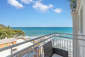 Kenyon Charm - Total Sea View