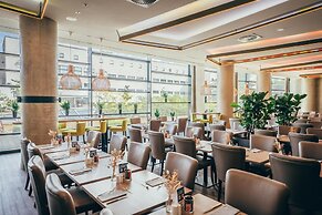 Radisson Blu Hotel, Bonn (T)