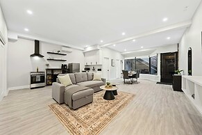 Modern Basement Apartment Close to Little Italy
