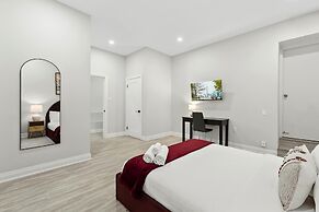 Modern Basement Apartment Close to Little Italy