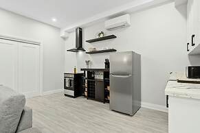 Modern Basement Apartment Close to Little Italy