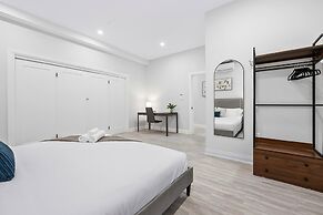 Modern Basement Apartment Close to Little Italy