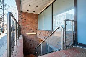 Modern Basement Apartment Close to Little Italy