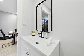 Modern Basement Apartment Close to Little Italy