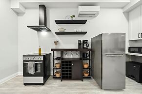 Modern Basement Apartment Close to Little Italy