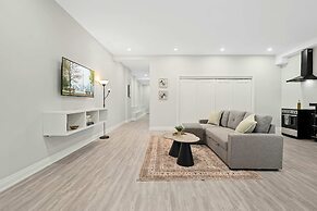 Modern Basement Apartment Close to Little Italy