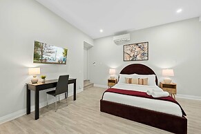 Modern Basement Apartment Close to Little Italy
