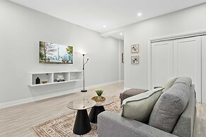 Modern Basement Apartment Close to Little Italy