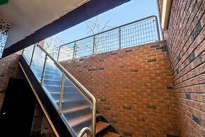 Modern Basement Apartment Close to Little Italy
