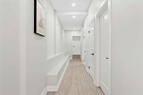Modern Basement Apartment Close to Little Italy