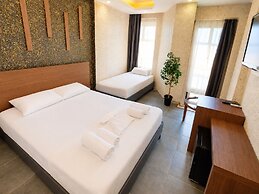 Luna Hotel