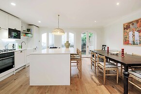 Modern 2-bedroom Flat - Angel