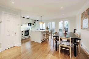 Modern 2-bedroom Flat - Angel